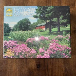 Golden Guild 500 piezas rompecabezas Wisconsin Garden 1984 púrpura flores granero nuevo sellado - Imagen 1 de 5