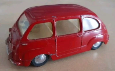 SPOT-ON FIAT 600 MULTIPLA, rosso, scala 1/42, Ottime Condizioni NO BOX  - Immagine 1 di 4