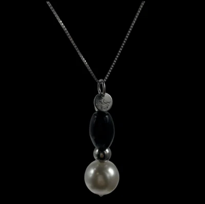 COLLANA DONNA LACCETTO E CIONDOLO IN PERLA NATURALE E ONICE NERO IN ARGENTO 925. - Immagine 1 di 4