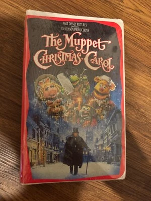 Нераспечатанная и запечатанная в заводской упаковке видеокассета THE MUPPET CHRISTMAS CAROL (1992) - Изображение 1 из 2