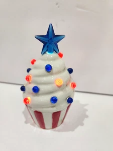 Patriotische LED Keramik Cupcake rot weiß blau Stern 4. Juli Gedenkfigur - Bild 1 von 3
