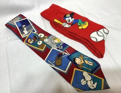 Corbata para el cuello y calcetines de béisbol Disney Mickey de personajes Charlie Brown de PEANUTS sin usar Foto 1 de 3