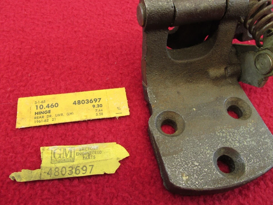 NOS 61 62 PONTIAC TEMPEST OLDS F85 CUTLASS BISAGRA PUERTA INFERIOR TRASERA GM# 4803697 Foto 1 de 4