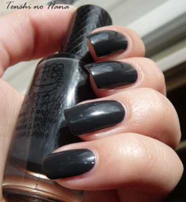 HELLO KITTY VERNIS A ONGLES LAQUE SHINE BLACKSTAGE TENUE COUVRANCE EXCELLENTE