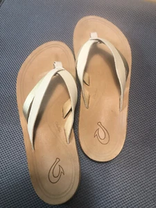 OluKai Kaekae Women's Thong Sandals Beige Ivory Leather Flip-Flop Sz 7 - Picture 1 of 4