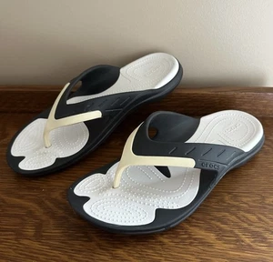 Crocs Swiftwater Wave Flip Flops Herren Gr. 7 Komfort Sandalen Strand weiß schwarz W9 - Bild 1 von 20