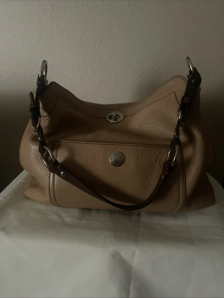 Bolso de hombro Coach Chelsea de cuero granulado Foto 1 de 4