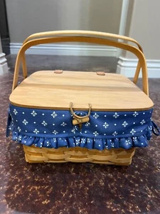 Longaberger Picnic/Pie Basket with Wood Lid and Fabric Liner. Vintage 1987 - Picture 1 of 6