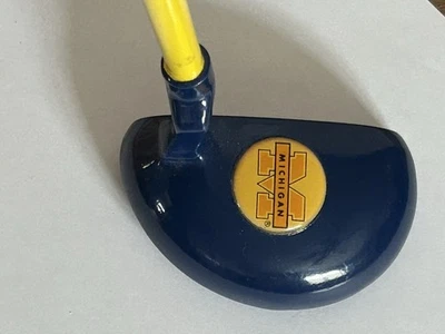 "PUTTER DE GOLF UNIVERSIDAD DE MICHIGAN MAÍZ 35"" LARGO CON CABEZA AZUL ESTADO A+" Foto 1 de 4