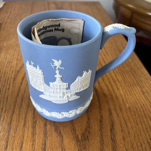 1971 Christmas Mug / Cup Wedgwood Blue Jasperware - Tankard Piccadilly Circus - Picture 1 of 5