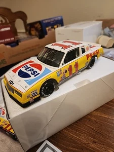 Darrell Waltrip #11 Pepsi / Burger King 1983 Monte Carlo 1:24 Action Diecast NIB - Picture 1 of 10