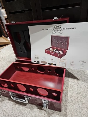 Caja de vino y copas de madera Grands Vines De Bordeaux 19"x13"x7" segura para llevar en tienda Foto 1 de 4