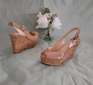 Christian Louboutin hellbraune Damen-Lackledersandalen mit Schnalle Keilabsatz Größe 5 US... - Bild 1 von 13