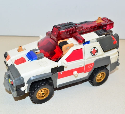 TRANSFORMERS ARMADA RED ALERT Action Figure 2002 Hasbro Ambulance Cover