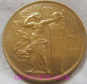 MED6390 - MEDAILLE LAVOISIER - UNION INDUSTRIES CHIMIQUES en VERMEIL 1972 - Picture 1 of 3