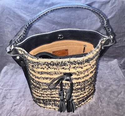 Cartera Bolso Cubo Patricia Nash Negra y Tostada Foto 1 de 4