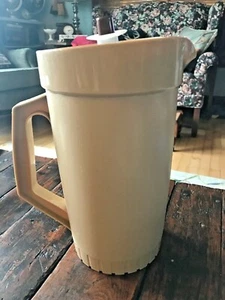 Vintage Tupperware 2 Quart Tan Pitcher Push Button Lid Camper Gear - Picture 1 of 10
