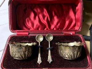 Vintage Set of 2 Small Sterling Silver Salt Spoons And Bowls W Case Stamped M - Picture 1 of 7