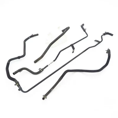 Tubería de agua de refrigeración Tubería de agua de refrigeración Tanque de sobretensión Aston Martin RAPID Foto 1 de 3