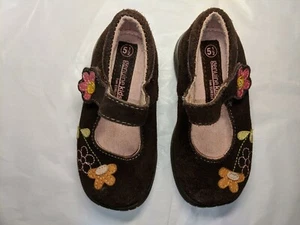 Oshkosh brown flowered chiilds shoe size 5 1/2- good condition - Picture 1 of 6