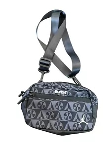 Jordan QUAI54 Kameratasche/Schulter schwarz Style: MA0943-G0T 7,5”L Top Li - Bild 1 von 7