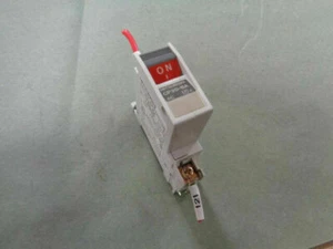 Protector de circuito Mitsubishi CP30-BA AC 15A - Imagen 1 de 3