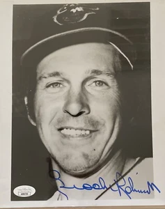 Brooks Robinson Baltimore Orioles Signed 8x10 B&W Photo with JSA COA (AS83755) - Picture 1 of 3