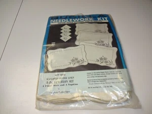 Vintage Bucilla überbackene belgische Austern Leinen 8 Stück Mittagessen Set zum Besticken - Bild 1 von 2