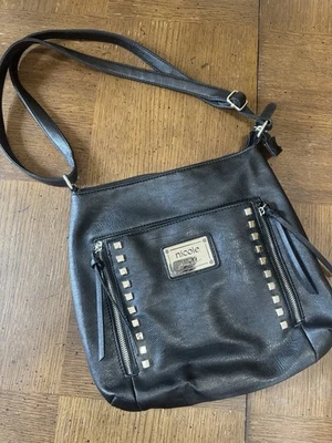 Bolso de hombro Nicole by Nicole Miller negro 12x11 Foto 1 de 4