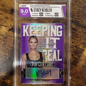 Stacy Keibler 2021 Leaf Pop Century Keeping It Real Purple Autograph HGA 9 2/12 - Bild 1 von 4