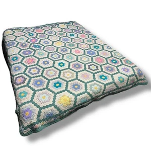 Edredón de jardín de flores de abuela de colección cosido a mano hexagonal 69x78” saco de alimentación camino verde - Imagen 1 de 14