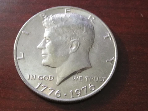 1976 P BICENTENNIAL KENNEDY HALF DOLLAR NICE COIN FREE SHIPPING! Cover