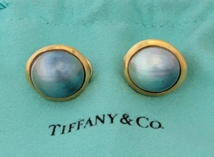 Orecchini Vintage Tiffany & Co. 1980 Oro Giallo 18K Mabe Bottone Perle - Foto 1 di 7