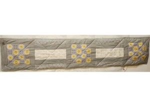 Handgefertigter Tischläufer gelb und grau 12,5 x 60 cm - Bild 1 von 2