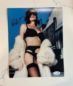 Rachel Sennott Sexy Cuerpos Cuerpos Firmados Autografiados Foto 8X10 ACOA - Imagen 1 de 1