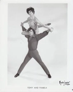 Tony and Pamela Circus Performers - Foto de circo 8 X 10 - Imagen 1 de 1