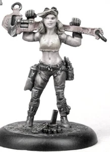 Bombshell Miniatures: Wasteland Maelee (OOP Metal) - Picture 1 of 1