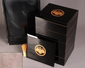 Wajima Lacca Scatola Jubako 5 Livelli con Crest Kiri Nero Vermiglio Oro Maki-e - Foto 1 di 20