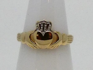 SOLID 9CT YELLOW GOLD CLADDAGH DESIGN DRESS RING - SIZE M - Picture 1 of 16
