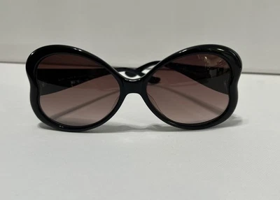 Gafas de sol Moschino Heart negras con acento rojo tinte ámbar Foto 1 de 4