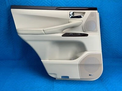 Panel interior de la puerta trasera lado del conductor beige: LL02 2008-2015 OEM Lexus LX570 Foto 1 de 4