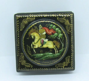 VTG SIGNED RUSSIAN LACQUER WOOD TRINKET BOX 2 1/2" by 2 1/2" by 1" - Picture 1 of 12