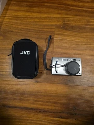 JVC GC-QX3HD Digital Camera 3.3MP 2000 Vintage No battery Or Card - Image 1 of 3