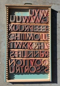 LOTE Mixto De Colección De 60 Letras Letras Símbolos Tipo Madera Impresoras Bloque V - Imagen 1 de 4