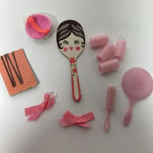 Vintage Barbie Skipper Puppe Lot Lockenwickler Spiegel Pinsel Puderquaste Bobby Pins Schleifen - Bild 1 von 5