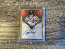 2023 TOPPS GILDED WADE BOGGS GOLD FRAMED HALL OF FAME AUTO #HAFA-WB /50 RED SOX