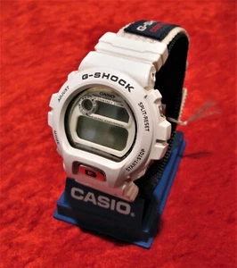 Reloj de pulsera Casio G-Shock DW-6697 1997 NOMBRE EN CLAVE "Light my Fire" - Nuevo stock antiguo - Imagen 1 de 6