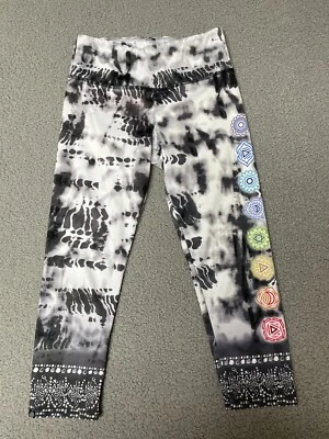 Leggings Chakra Recortados Capri Gráficos ONZIE Talla XS Tie Dye Foto 1 de 4
