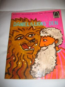 Daniel in the Lion's Den (Arch Books) 1966 Paperback