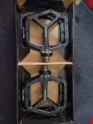 RaceFace Atlas Platform Pedal 9/16 Black Mountain Bike Pedals - Image 1 of 4